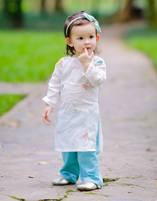 Đố bạn rời được mắt khỏi nhóc tì lai Mỹ vừa xinh vừa yêu lại sành điệu này! - 5