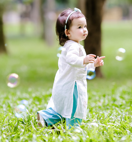 Đố bạn rời được mắt khỏi nhóc tì lai Mỹ vừa xinh vừa yêu lại sành điệu này! - 6