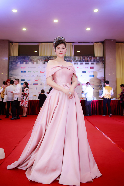 Lý Nhã Kỳ lộng lẫy với vương miện kim cương độc nhất vô nhị - 1