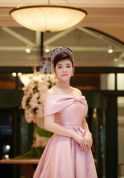 Lý Nhã Kỳ lộng lẫy với vương miện kim cương độc nhất vô nhị - 3