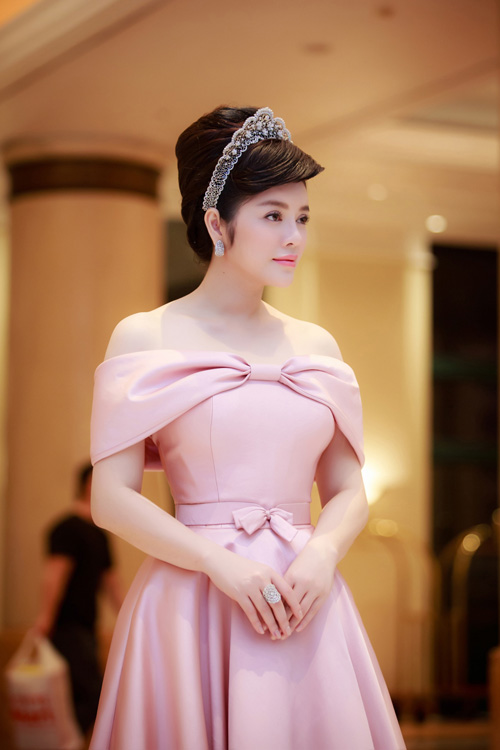Lý Nhã Kỳ lộng lẫy với vương miện kim cương độc nhất vô nhị - 4