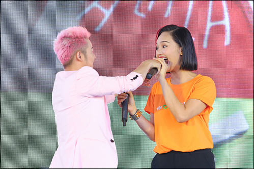 Miu Lê trẻ trung, nhắng nhít bên Thanh Duy Idol giữa phố Sài thành - 7