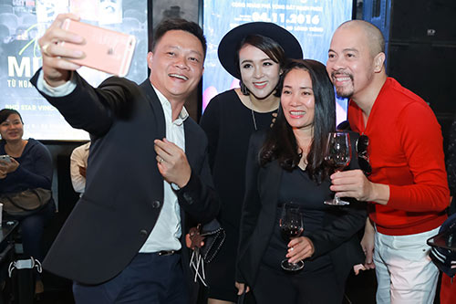 BTV Long Vũ, Tạ Bích Loan rạng rỡ quot;tái xuấtquot; bên Đức Hùng - 6