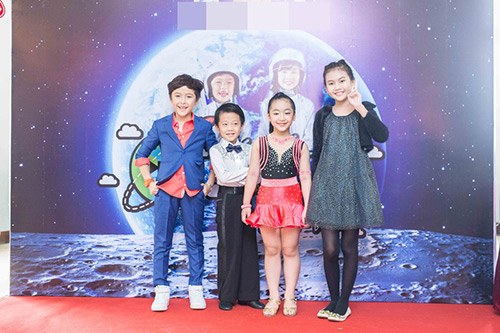 Khánh Thi - Phan Hiển trẻ trung đến chúc mừng quot;hoàng tử nhíquot; Ben Lee - 9