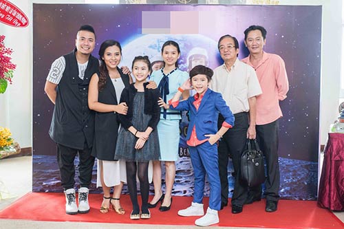 Khánh Thi - Phan Hiển trẻ trung đến chúc mừng quot;hoàng tử nhíquot; Ben Lee - 13