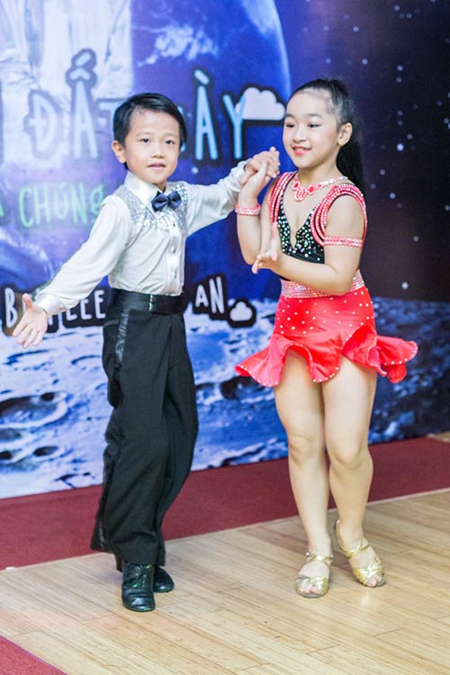 Khánh Thi - Phan Hiển trẻ trung đến chúc mừng quot;hoàng tử nhíquot; Ben Lee - 14