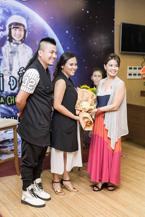 Khánh Thi - Phan Hiển trẻ trung đến chúc mừng quot;hoàng tử nhíquot; Ben Lee - 11