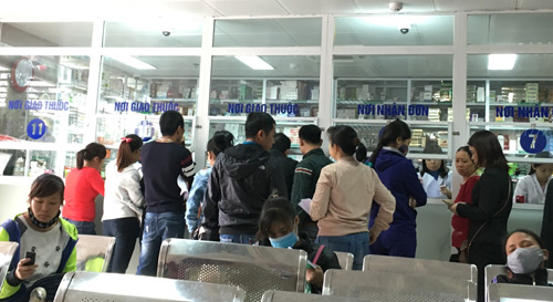 Làm đẹp “khác người”, cô gái trẻ nhập viện với khuôn mặt biến dạng - 2