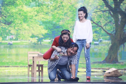 Nhà Cười: Hoài Linh quot;ngất xỉuquot; vì bị mất tiền - 9