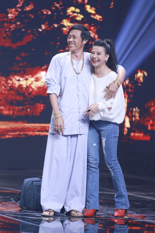 Nhà Cười: Hoài Linh quot;ngất xỉuquot; vì bị mất tiền - 18