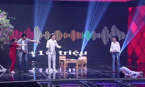 Nhà Cười: Hoài Linh quot;ngất xỉuquot; vì bị mất tiền - 10
