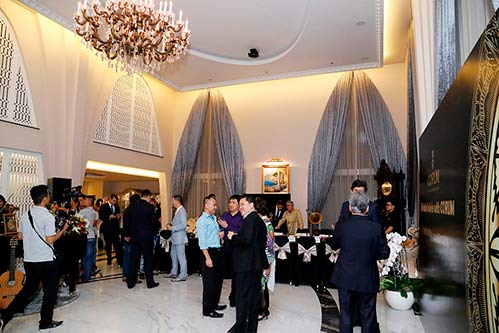 Sao Việt thuê đầu bếp, thuê nhạc công tổ chức tiệc tại biệt thự khủng - 16