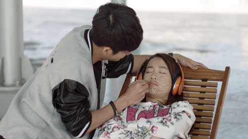 quot;Tuổi thanh xuân 2quot; bị bắt lỗi vì Nhã Phương tặng quà Kang Tae Oh - 5