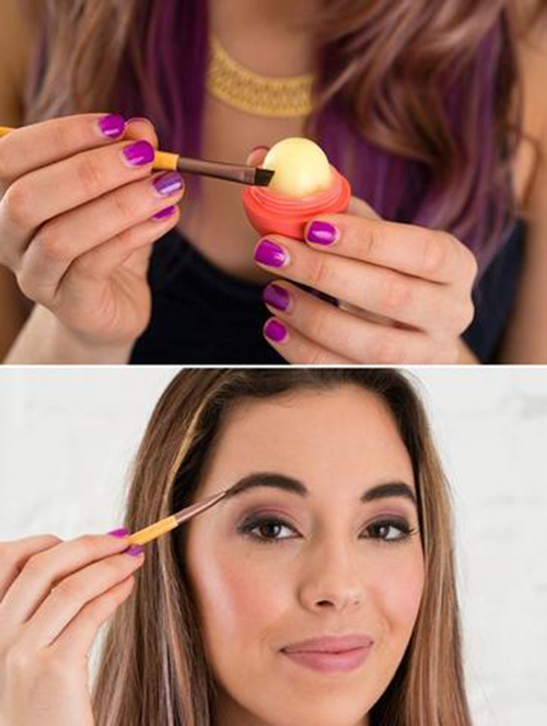 Dùng son dưỡng bôi lên lông mi và xung quanh mắt ngay đi, bạn sẽ bất ngờ đấy! - 4