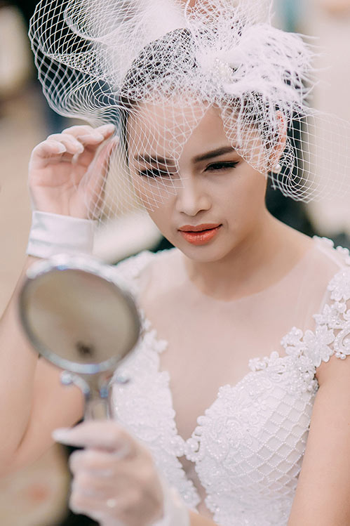 Con trai Diễm Châu tóc xoăn đáng yêu, lần đầu đi diễn cùng mẹ - 7