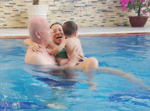 Quý tử nhà Thu Minh nay đã lớn phổng phao - 5