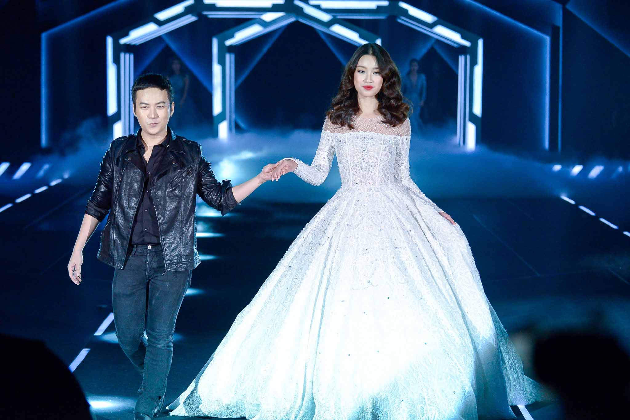 Chấm điểm trình catwalk của loạt hoa hậu Việt khi tấn công sàn diễn - 2