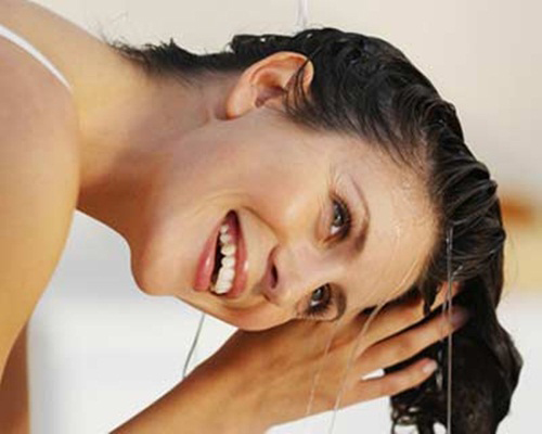 Không cần ra tiệm, bạn hoàn toàn có được mái tóc ánh đỏ sành điệu - 5