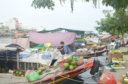 Nơi những phụ nữ lấy quot;thuyền làm nhàquot; giữa lòng Sài Gòn - 1