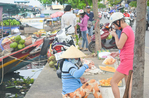 Nơi những phụ nữ lấy quot;thuyền làm nhàquot; giữa lòng Sài Gòn - 5