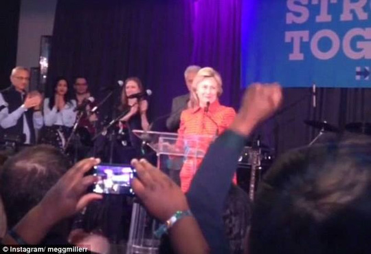 Bà Clinton quot;khóc không ngừngquot; khi biết tin thua ông Trump - 1