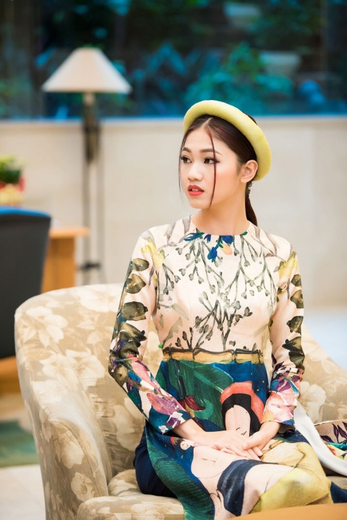 Cận cảnh vẻ đẹp cổ điển của Á hậu Thanh Tú khi diện áo dài cách tân - 5