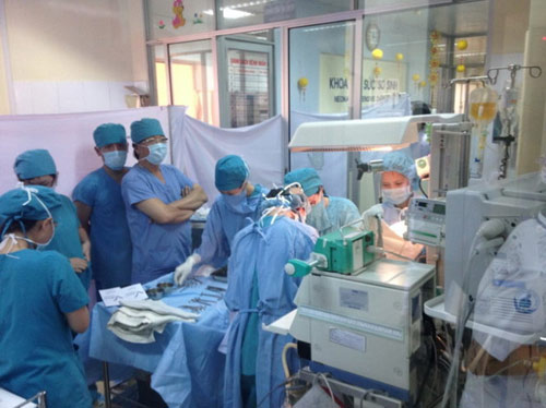 Hy hữu: Cứu sống người bị đâm thấu tim gan, xuyên cổ - 1