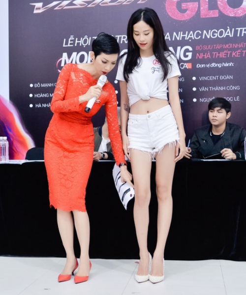 Lộ diện chị gái sinh đôi da trắng dáng xinh của Nam Em - 4