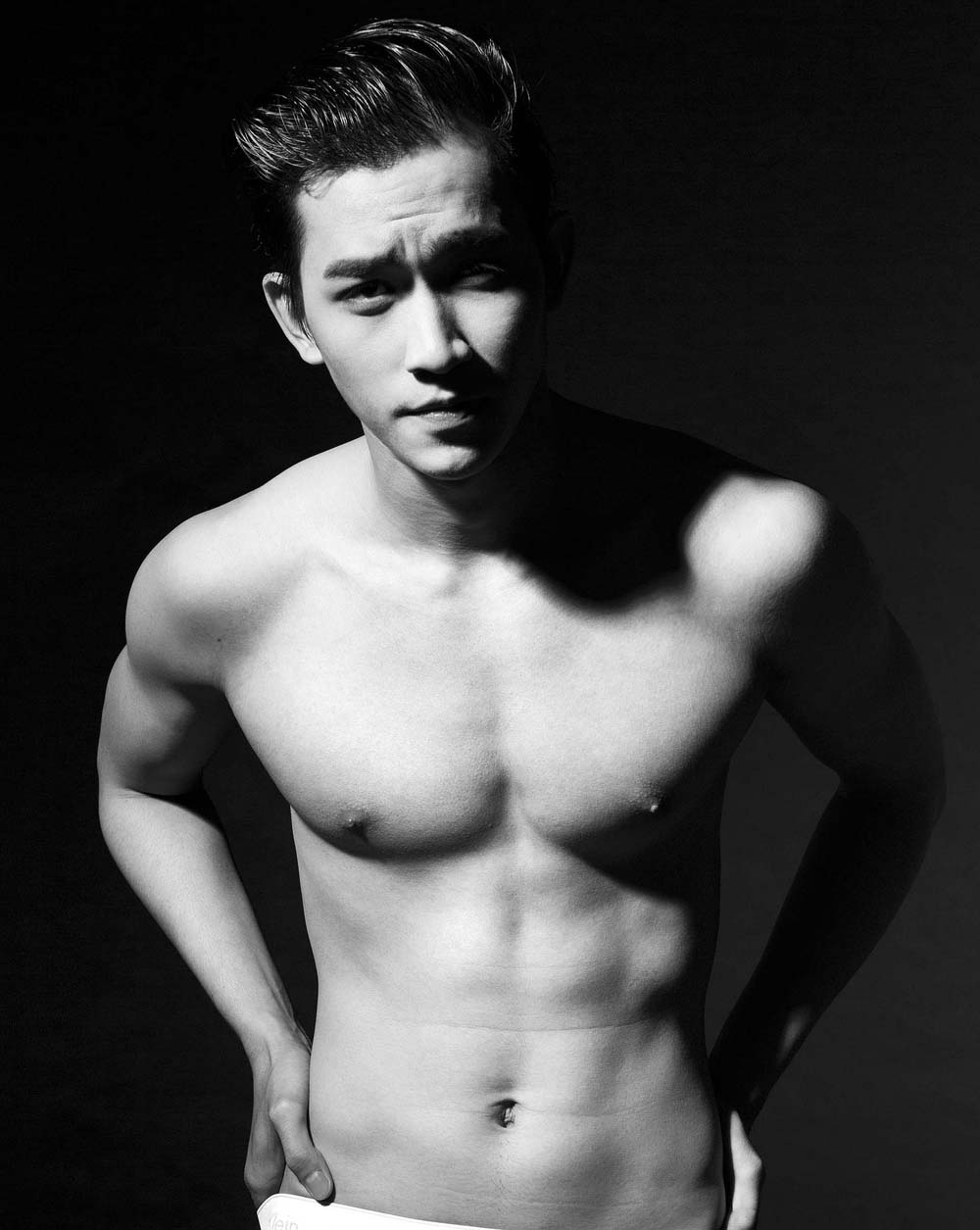 quot;Người tìnhquot; Angela Phương Trinh nóng bỏng với thân hình sáu múi - 4