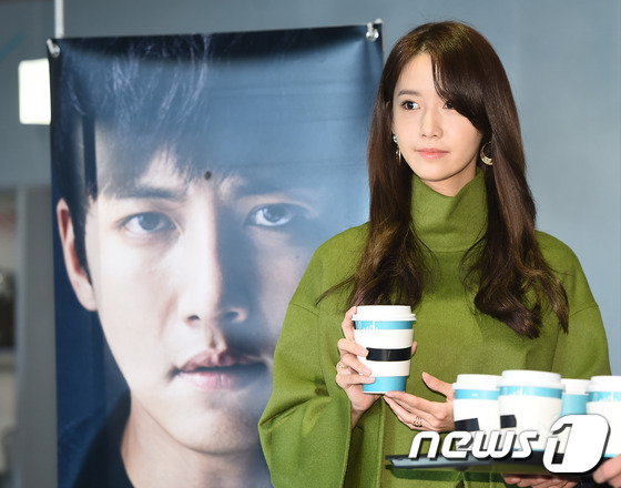 Yoona (SNSD) lộ chân tong teo sánh đôi bên trai đẹp Ji Chang Wook - 2