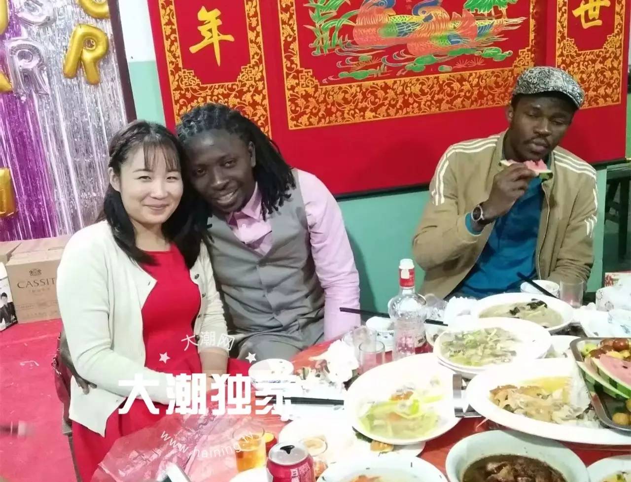 Cánh mày râu “suy sụp” khi thấy cô gái đẹp như hoa quyết lấy anh chồng kém sắc - 3