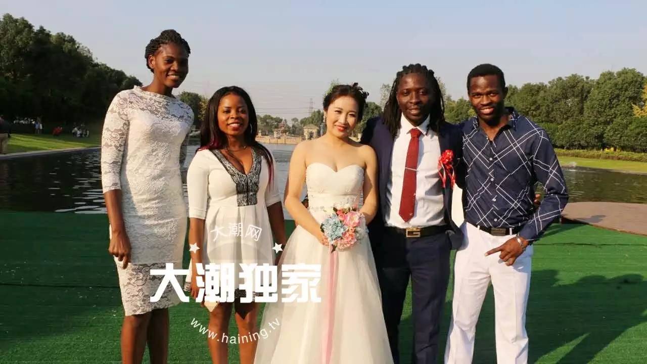 Cánh mày râu “suy sụp” khi thấy cô gái đẹp như hoa quyết lấy anh chồng kém sắc - 9