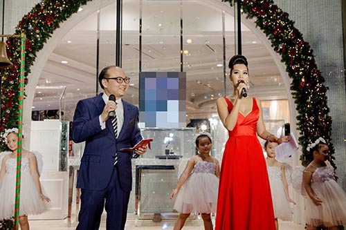 Có chồng yêu chiều, Hà Anh vẫn tất bật chạy show - 1