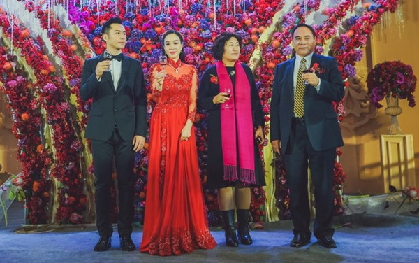 Người mẹ gốc Việt của Chung Lệ Đề lộ diện trong đám cưới lần 3 của con gái - 9