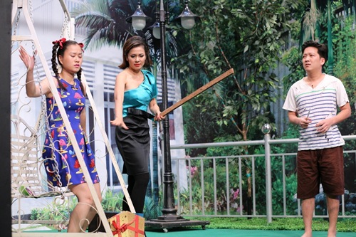 Ơn giời tập 2: Việt Trinh dùng gậy gỗ phang vào đầu Trường Giang - 3