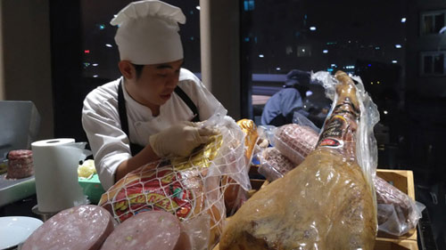 Thịt nội có “đối thủ” trên sân nhà - 1