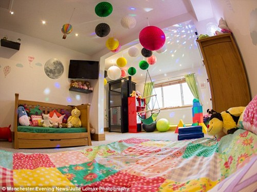 Khuôn mặt khác lạ sau phẫu thuật của bé gái bị chàm trên mặt - 5