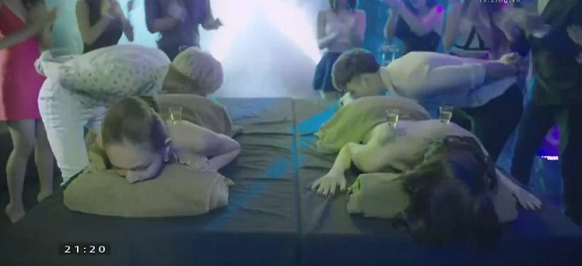 Bị chỉ trích về cảnh lấy lưng phụ nữ làm bàn rượu, Mạnh Trường nói gì? - 1