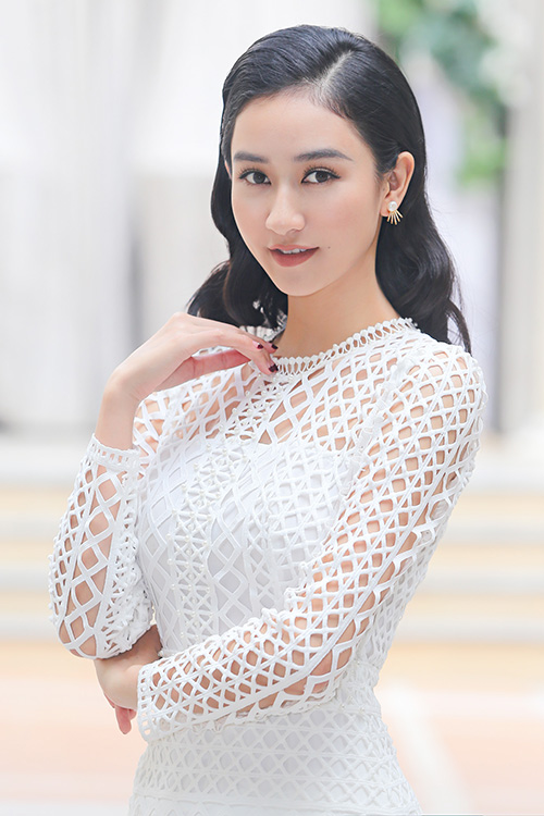 Nam Em, Hà Thu thân thiết như chị em trong sự kiện - 1