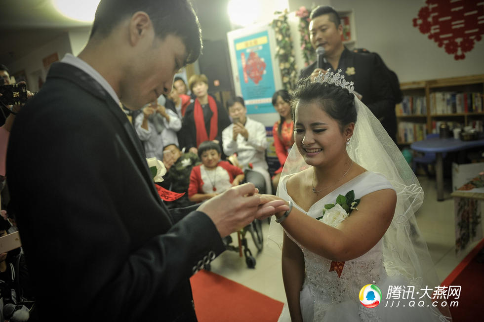 Đám cưới cô gái từng 20 lần gãy xương và người chồng vượt lên tất cả để yêu - 11