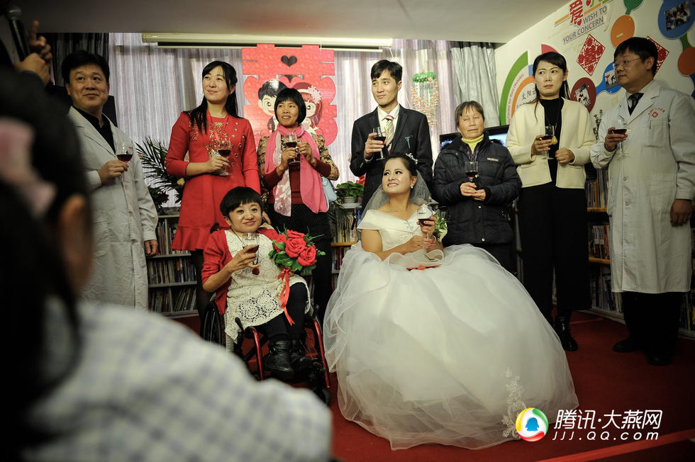 Đám cưới cô gái từng 20 lần gãy xương và người chồng vượt lên tất cả để yêu - 13