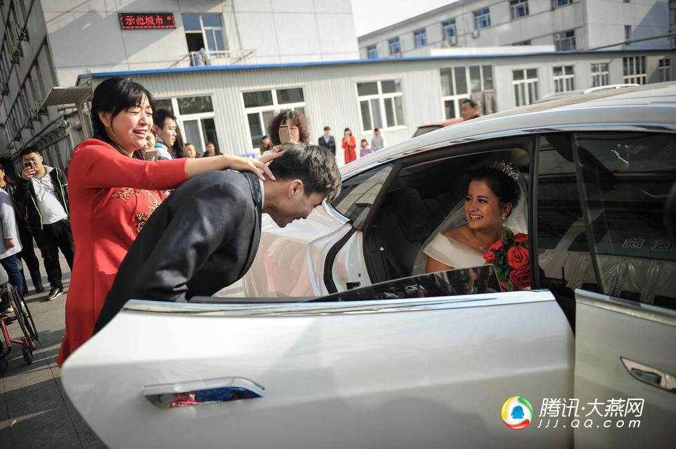 Đám cưới cô gái từng 20 lần gãy xương và người chồng vượt lên tất cả để yêu - 2