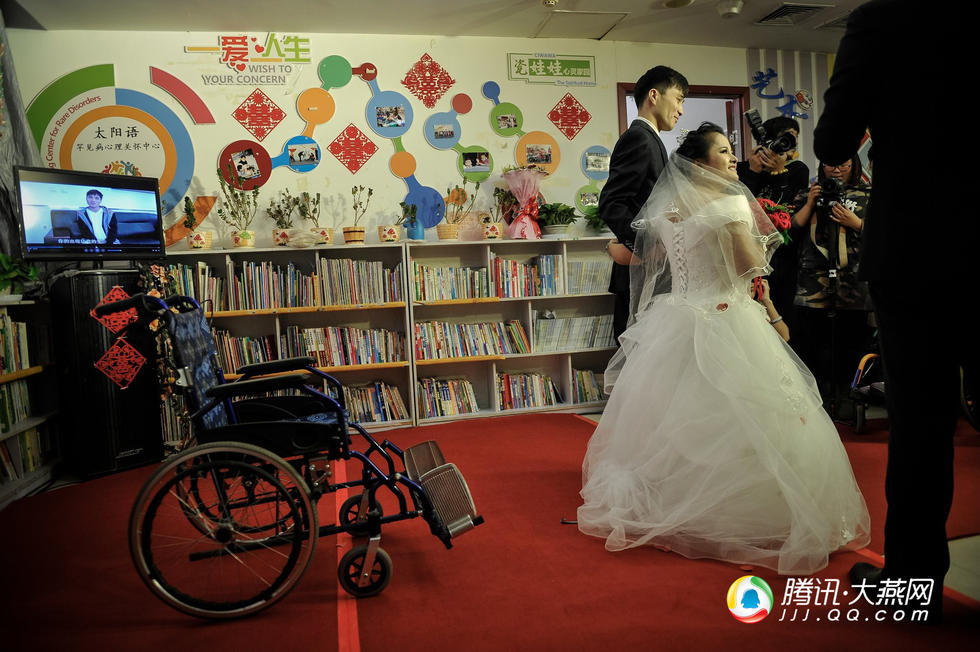 Đám cưới cô gái từng 20 lần gãy xương và người chồng vượt lên tất cả để yêu - 9