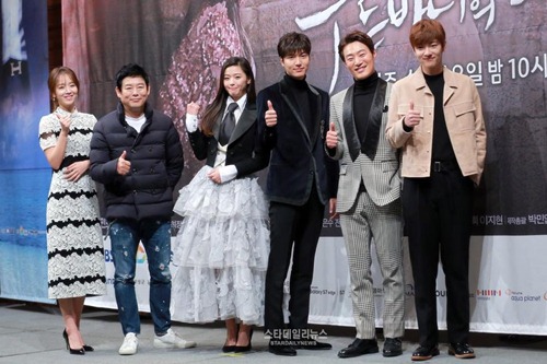 Jeon Ji Hyun diện đồ “trên đông dưới hè”, Lee Min Ho đẹp trai như hoàng tử - 11