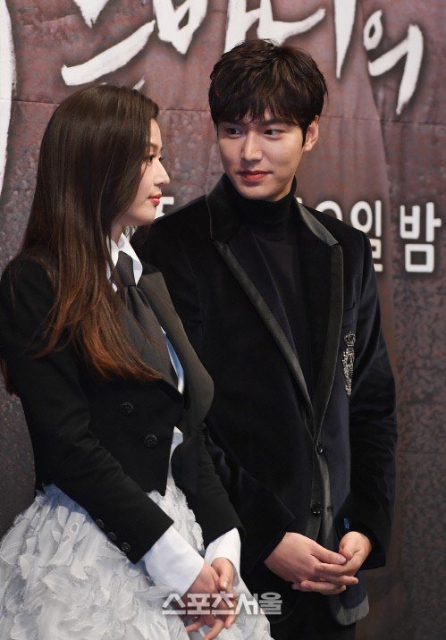 Jeon Ji Hyun diện đồ “trên đông dưới hè”, Lee Min Ho đẹp trai như hoàng tử - 8