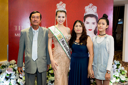 Ngọc Duyên khoe mẹ và em gái đáng yêu trong tiệc tri ân hoành tráng - 4