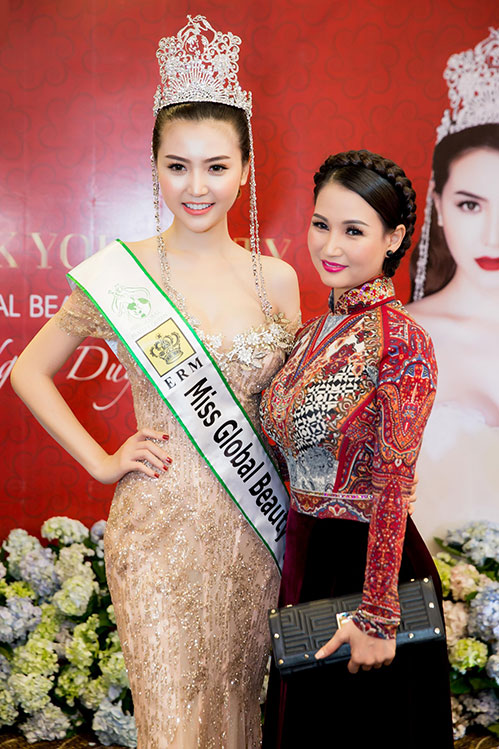 Ngọc Duyên khoe mẹ và em gái đáng yêu trong tiệc tri ân hoành tráng - 8