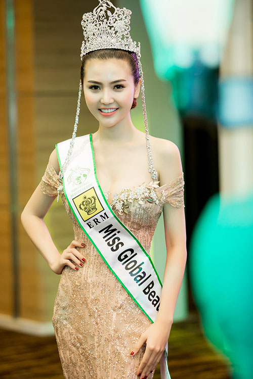 Ngọc Duyên khoe mẹ và em gái đáng yêu trong tiệc tri ân hoành tráng - 3