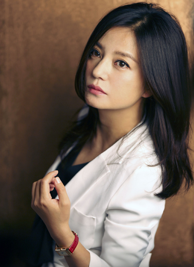 Triệu Vy phản bác tin đồn quot;siêu thựcquot;: Ủng hộ tiền cho bà Hillary tranh cử - 1