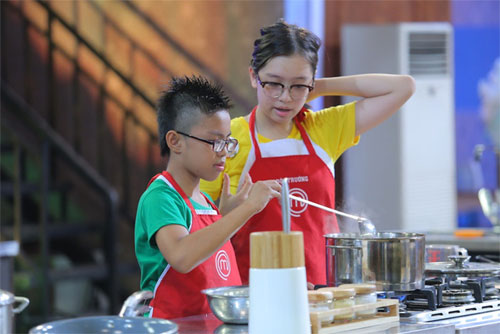 TV Show: Hoài Linh - Trấn Thành phải thay kịch bản; Mỹ Linh thấy mình quot;xấuquot; trên sân khấu - 10